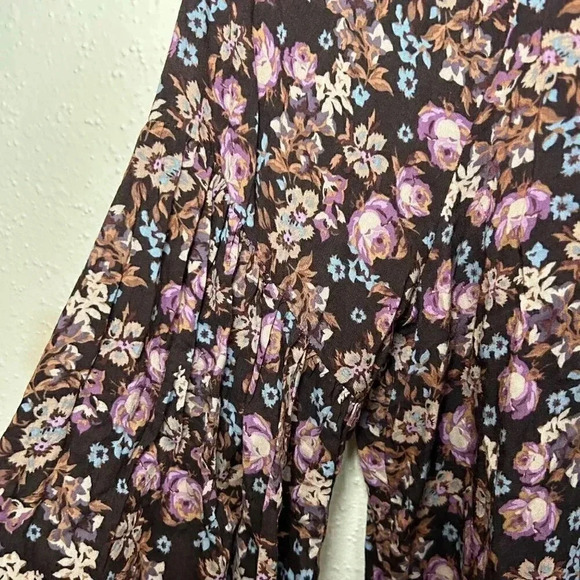 2/$30 Olivaceous Size Medium Floral Flowy Boho Romantic Top Blouse Shirt - Picture 8 of 9